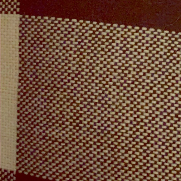 Look below 👀 - Picture 1 of 1